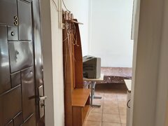 Giurgiului, Piata Progresul Berceni metrou Eroii Revolutiei, modest, parter